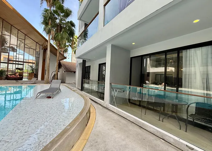 Poolside 1 Bedroom, 10 Mins Walk To Beach