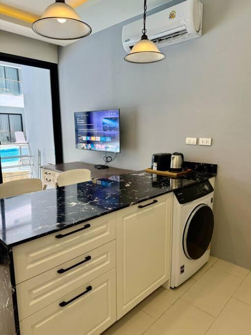 Poolside 1 Bedroom, 10 Mins Walk To * หาดสุรินทร์