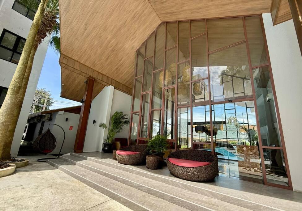 อพาร์ทเม้น Poolside 1 Bedroom, 10 Mins Walk To