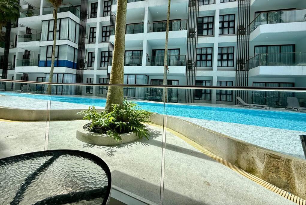 Poolside 1 Bedroom, 10 Mins Walk To อพาร์ทเม้น *