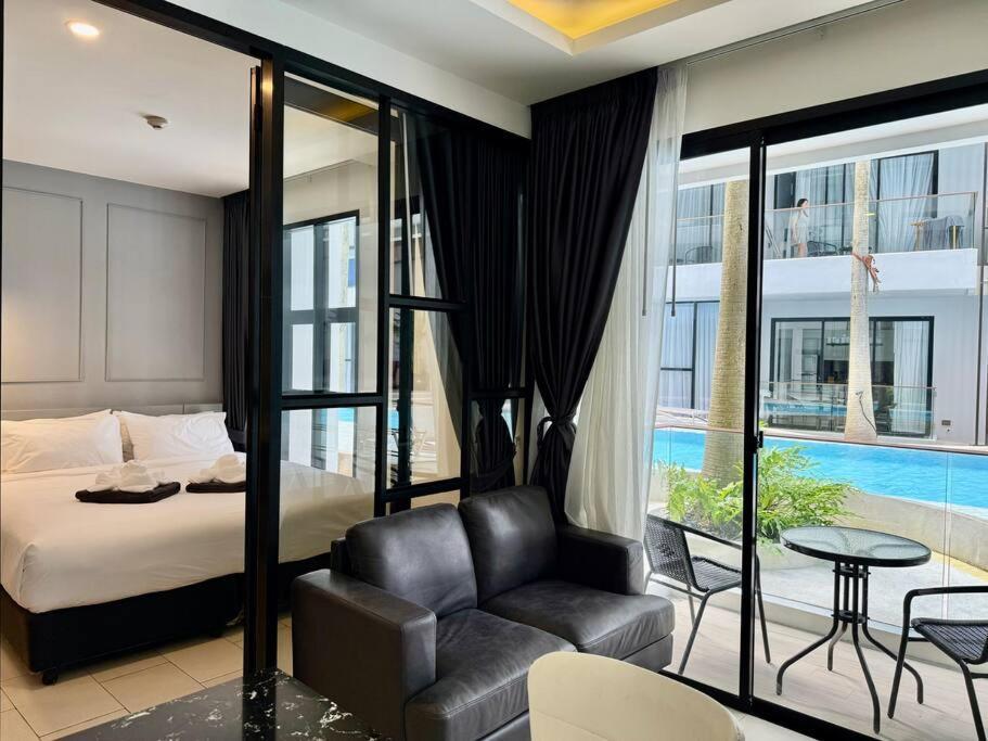 อพาร์ทเม้น Poolside 1 Bedroom, 10 Mins Walk To