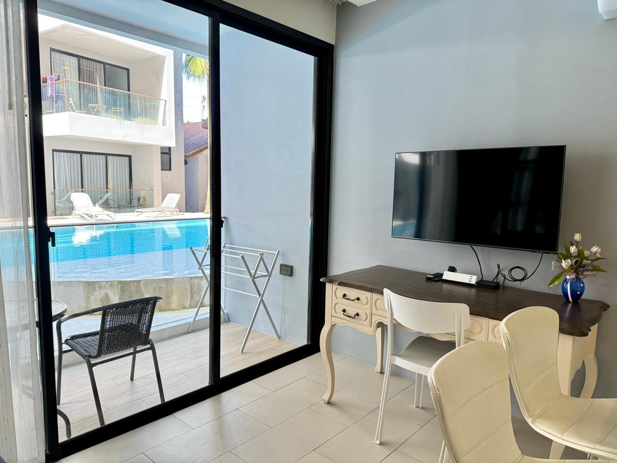 Poolside 1 Bedroom, 10 Mins Walk To อพาร์ทเม้น